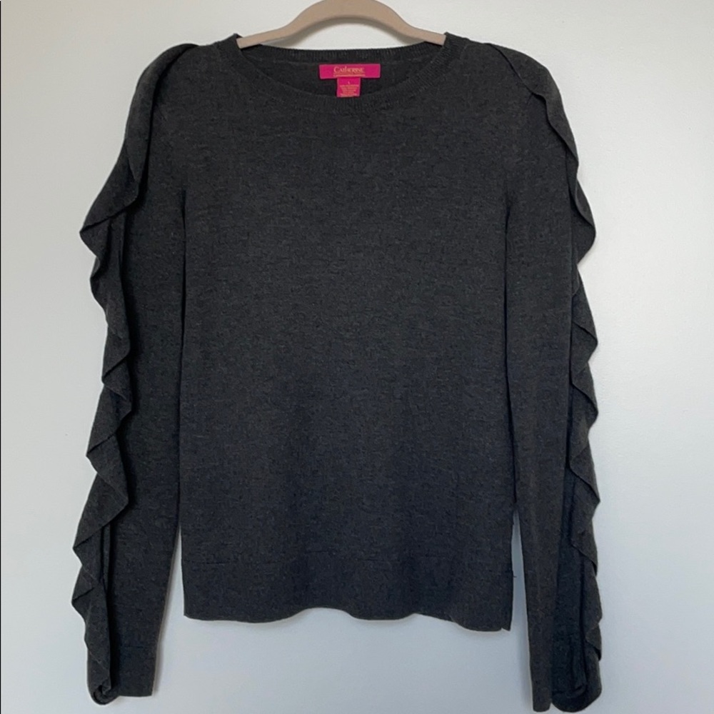 Cute grey sweater with fun Ruffles on sleeves
